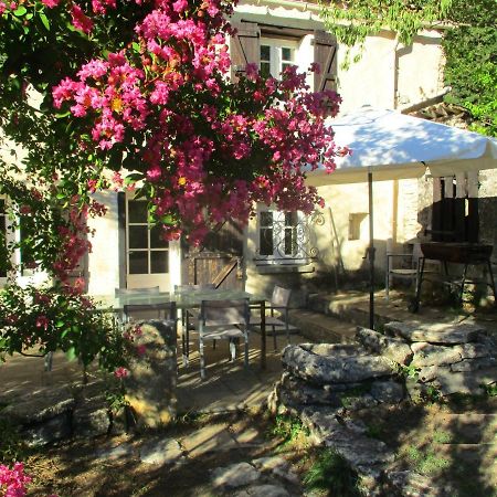Le Mas Des Lilas Uzès Exteriör bild