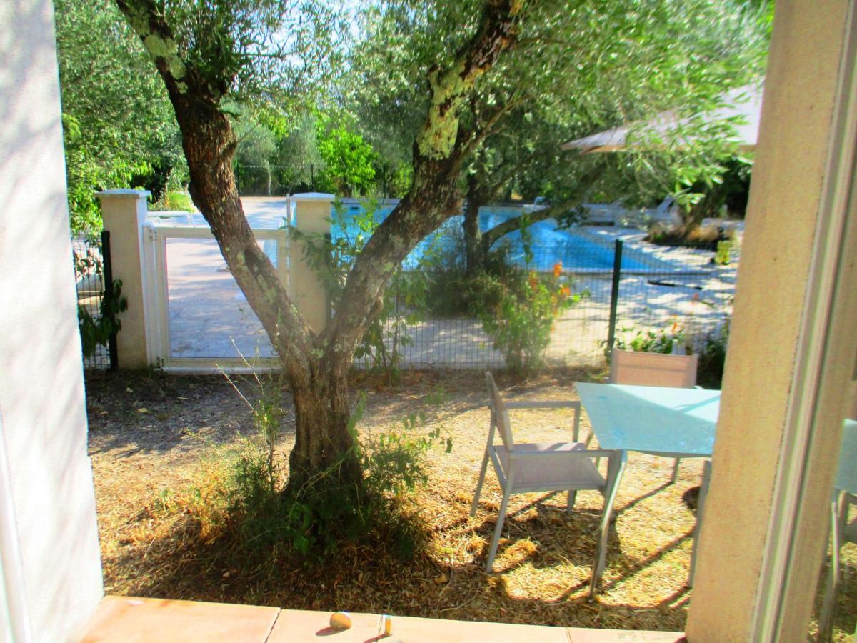 Le Mas Des Lilas Uzès Exteriör bild