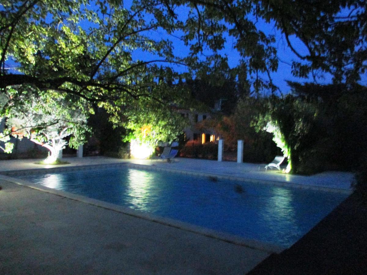 Le Mas Des Lilas Uzès Exteriör bild