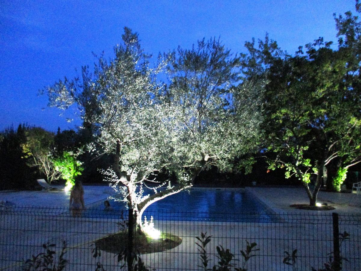 Le Mas Des Lilas Uzès Exteriör bild
