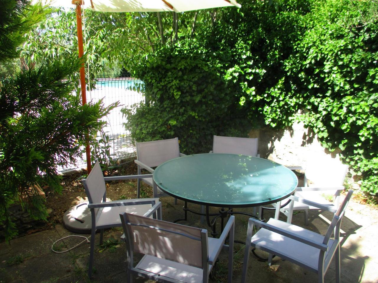 Le Mas Des Lilas Uzès Exteriör bild