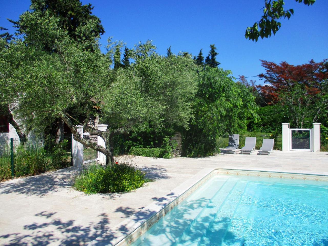 Le Mas Des Lilas Uzès Exteriör bild